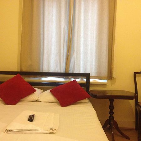 Hotel 70 Hockley Avenue Barking  Esterno foto