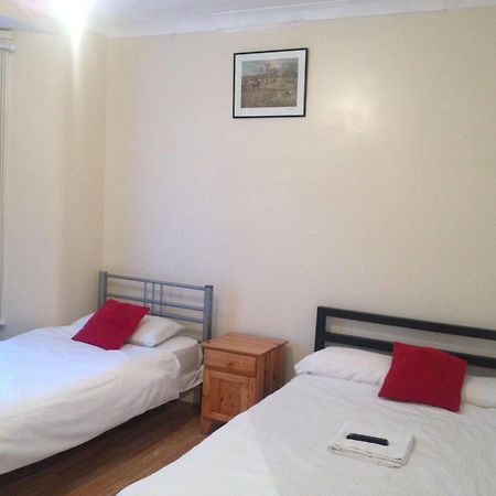 Hotel 70 Hockley Avenue Barking  Esterno foto