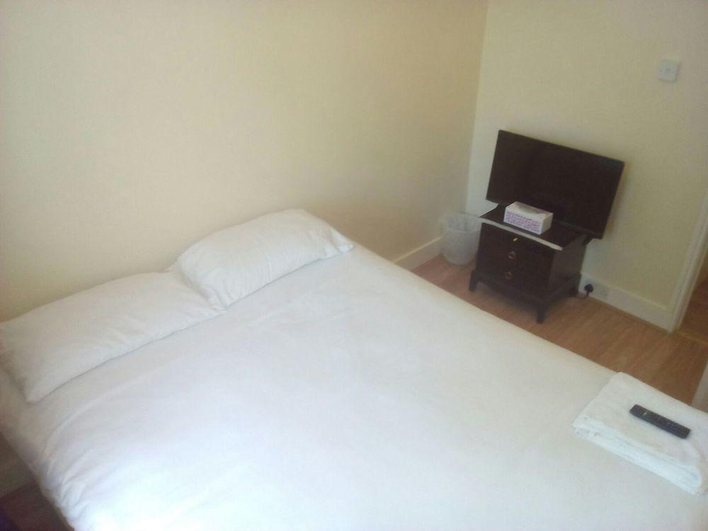 Hotel 70 Hockley Avenue Barking  Esterno foto